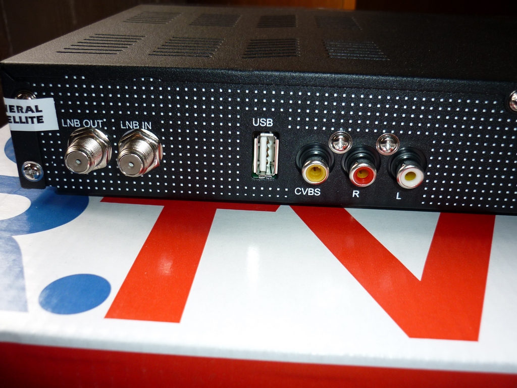 LNB in, Loop, 3RCA, USB разъемы ресивера GS 9305 HD 